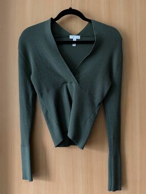 Leith Dark Green Ribbed V-Neck Knit Top